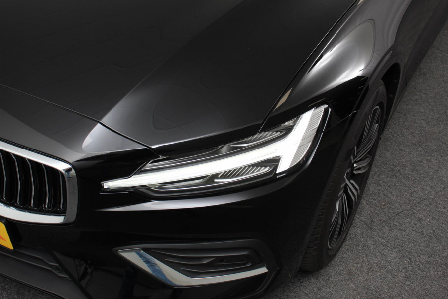 Volvo V60 2.0 T5 250pk Automaat Inscription Navigatie Apple Carpla/Android Auto Climate control Leder Parkeer sensoren Virtual Cockpit |Lichtmetalen velgen 18"