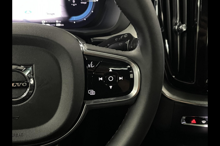 Volvo XC60 2.0 T6 Plug-in hybrid Black Edition | Open dak | Adapt. Cruise | Stoel-/Stuurverwarming | Memory seats | 21"