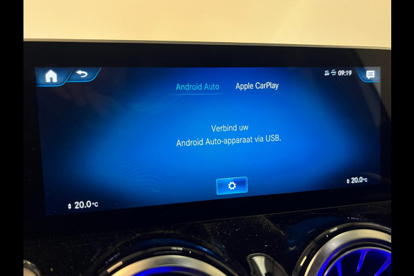 Mercedes-Benz GLB-Klasse 200 / AMG / NL-auto / Pano / Memory