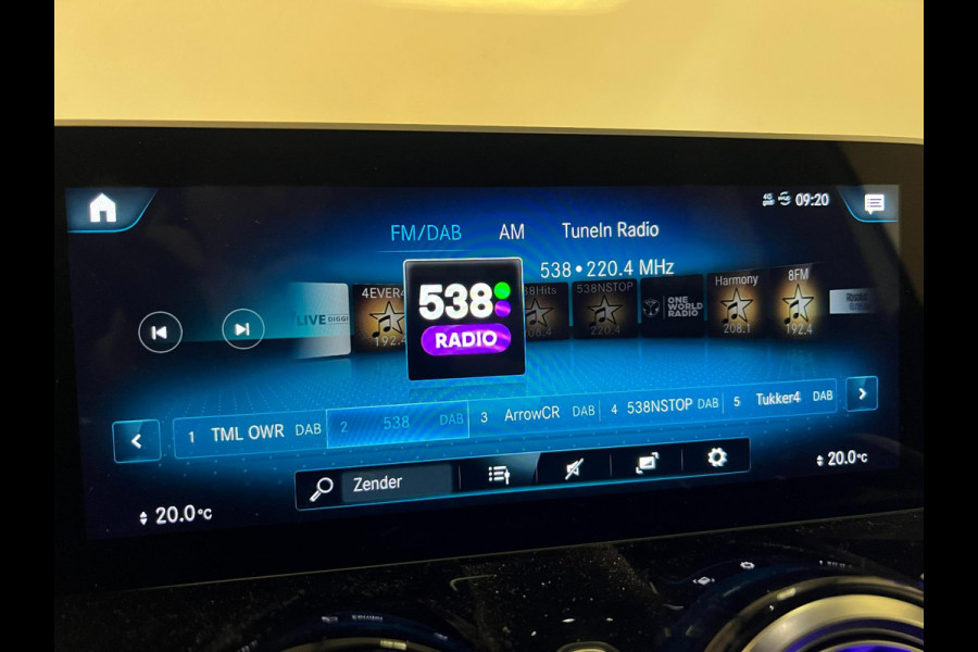 Mercedes-Benz GLB-Klasse 200 / AMG / NL-auto / Pano / Memory