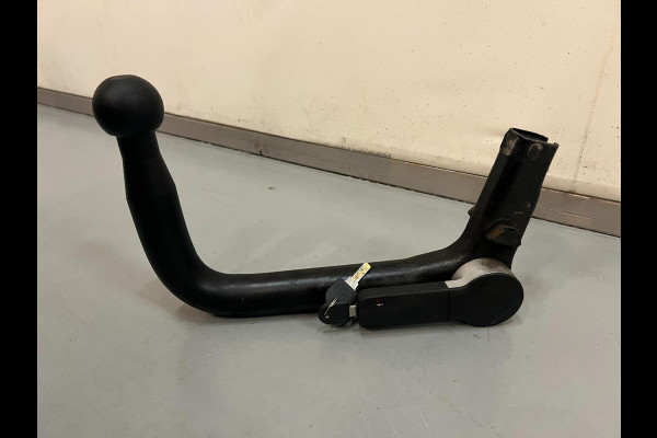 Mercedes-Benz GLB-Klasse 200 / AMG / NL-auto / Pano / Memory