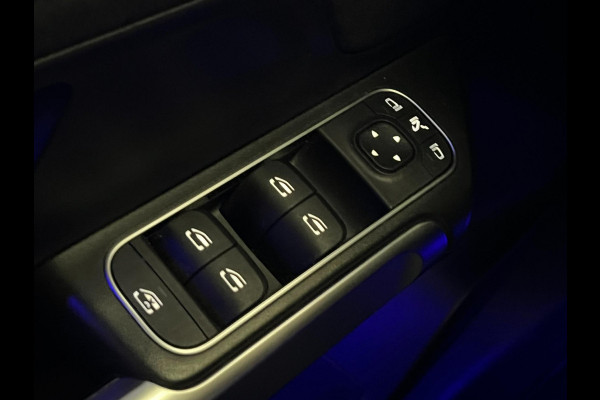 Mercedes-Benz GLB-Klasse 200 / AMG / NL-auto / Pano / Memory