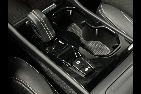 Volvo XC40 1.5 T3 R-Design Trekhaak | Cruise control | Achteruitrij camera | Stoelverwarming | Carplay