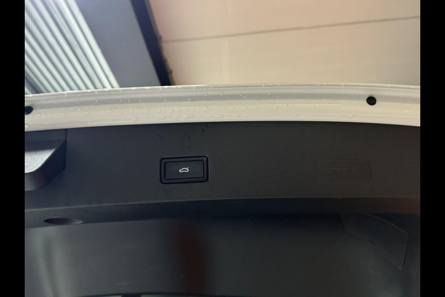 Volkswagen T-Roc 1.5 TSI R-Line Garantie Digi Dash Carplay StoelVW Blindspot Elek Achterklep ACC Clima Navi Led Rijklaar