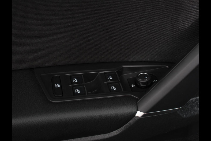 Volkswagen Tiguan Allspace 1.5 TSI DSG Comfortline 7p. Climate Control Camera Parkeer sensoren Trekhaak Electrisch bedienbare achterklep Stoelverwarming
