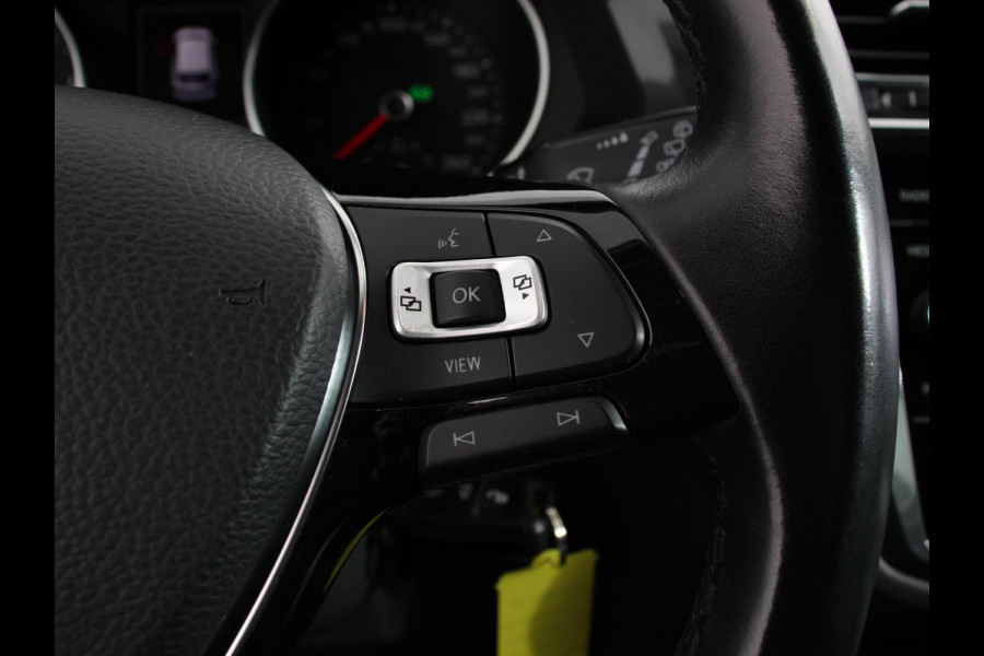 Volkswagen Tiguan Allspace 1.5 TSI DSG Comfortline 7p. Climate Control Camera Parkeer sensoren Trekhaak Electrisch bedienbare achterklep Stoelverwarming