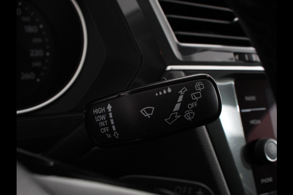 Volkswagen Tiguan Allspace 1.5 TSI DSG Comfortline 7p. Climate Control Camera Parkeer sensoren Trekhaak Electrisch bedienbare achterklep Stoelverwarming