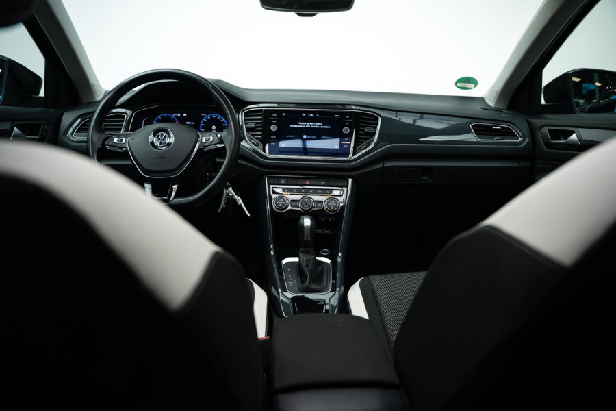 Volkswagen T-Roc 1.5 TSI Sport |Pano|ORG.NL|Carplay|ACC|Stoelverwarming|