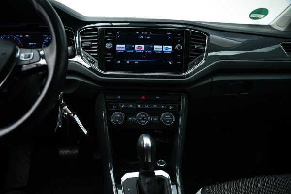 Volkswagen T-Roc 1.5 TSI Sport |Pano|ORG.NL|Carplay|ACC|Stoelverwarming|