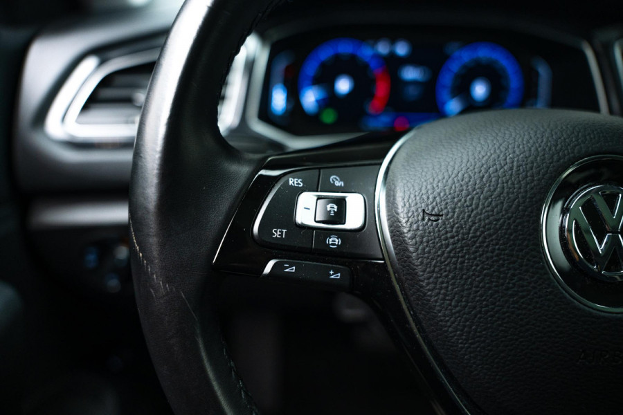 Volkswagen T-Roc 1.5 TSI Sport |Pano|ORG.NL|Carplay|ACC|Stoelverwarming|