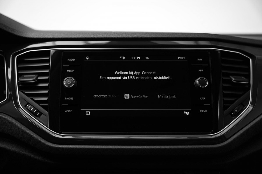 Volkswagen T-Roc 1.5 TSI Sport |Pano|ORG.NL|Carplay|ACC|Stoelverwarming|