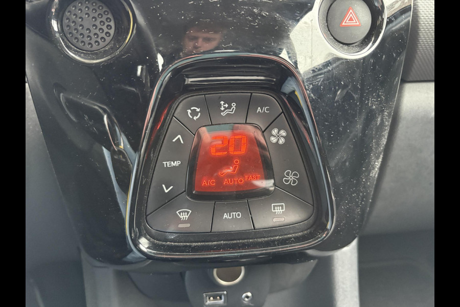 Peugeot 108 1.0 e-VTi Allure | 33500 KM! | Achteruitrijcamera | Carplay | Cruise Control | Climate Control |