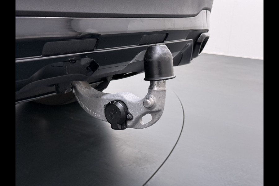 Mercedes-Benz GLC 300e AMG // Trekhaak // Burmester // 360 Camera // Memory // 20 inch // Carplay