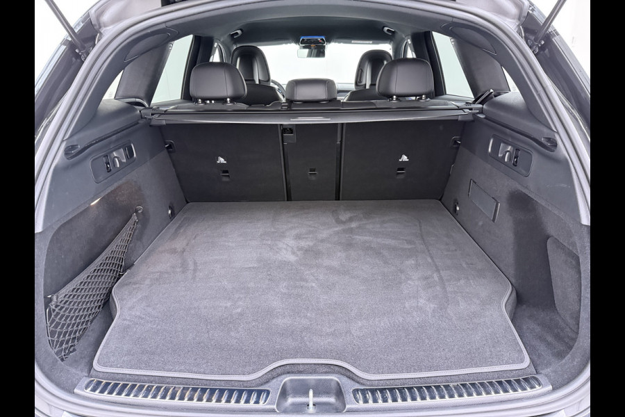 Mercedes-Benz GLC 300e AMG // Trekhaak // Burmester // 360 Camera // Memory // 20 inch // Carplay