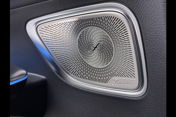 Mercedes-Benz GLC 300e AMG // Trekhaak // Burmester // 360 Camera // Memory // 20 inch // Carplay