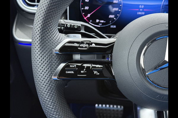 Mercedes-Benz GLC 300e AMG // Trekhaak // Burmester // 360 Camera // Memory // 20 inch // Carplay