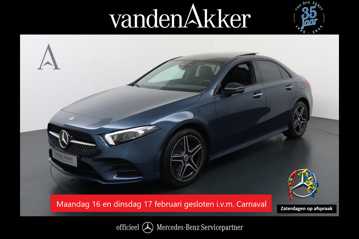 Mercedes-Benz A-Klasse 250e AMG // Panoramadak // Memory // Trekhaak // Keyless // Carplay // Sfeerverlichting // MultiBeam LED // Night Pakket // Augm