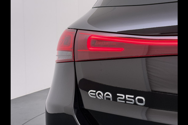 Mercedes-Benz EQA 250 Business Solution Luxury 67 kWh | SOH 96% | Ambilight | Elektr. achterklep | Stoelverwarming | Camera | Origineel Nederlandse auto | NAP | 12 mnd BOVAG garantie