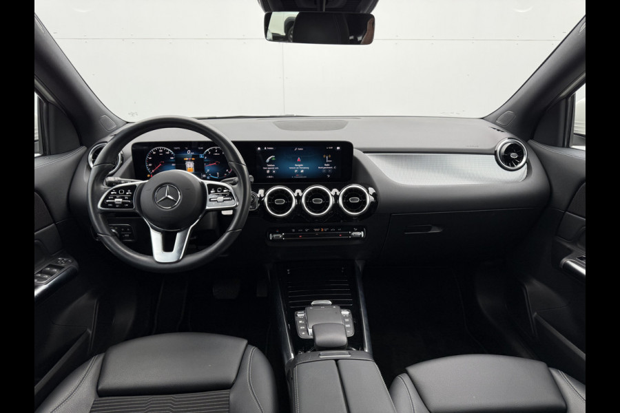 Mercedes-Benz GLA 200 Business Solution Luxury | Pano | CarPlay | Camera | LED | 18 inch