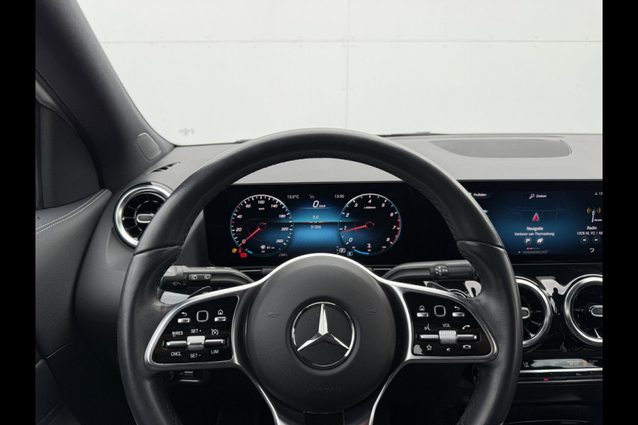 Mercedes-Benz GLA 200 Business Solution Luxury | Pano | CarPlay | Camera | LED | 18 inch