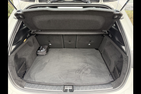 Mercedes-Benz GLA 200 Business Solution Luxury | Pano | CarPlay | Camera | LED | 18 inch