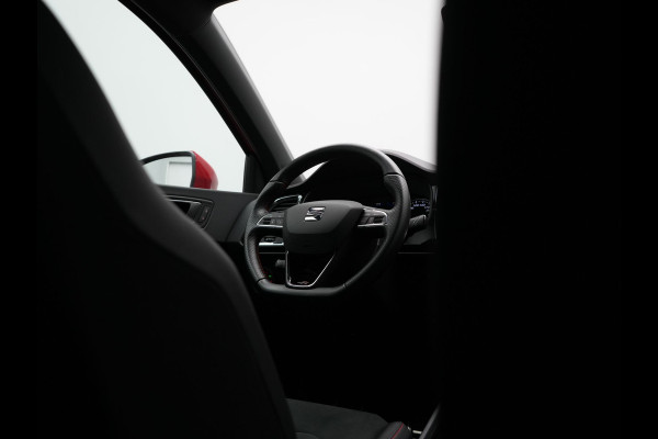 Seat Ateca 1.5 TSI FR DSG 150pk Dealer O.H. | Adaptive Cruise | Camera | Beats Audio | Alcantara Sportstoelen Verwarmd | 19"L.M | Apple Carplay | Sfeerverlichting | Keyless | Blis | Navigatie | DAB |