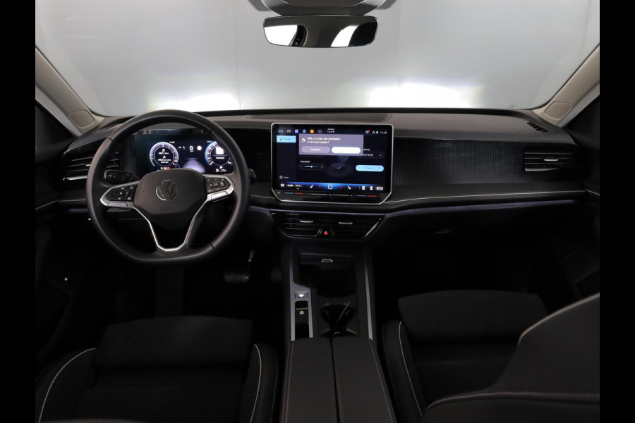 Volkswagen Passat Variant 1.5 eHybrid Business 204 PK PHEV | Navigatie | Trekhaak inklapbaar | Parkeer camera | Stoel- en stuurverwarming |