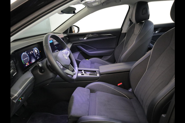 Volkswagen Passat Variant 1.5 eHybrid Business 204 PK PHEV | Navigatie | Trekhaak inklapbaar | Parkeer camera | Stoel- en stuurverwarming |