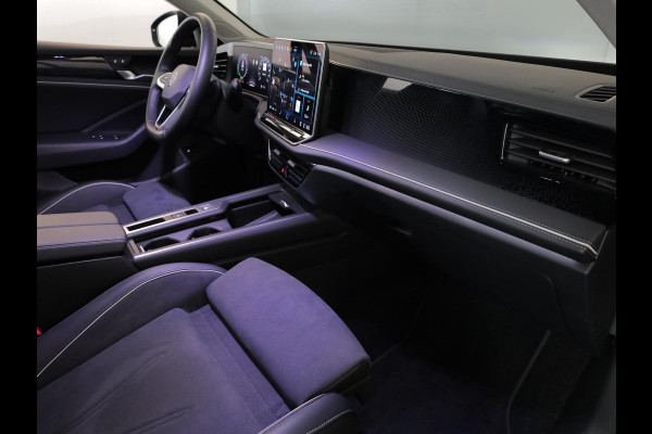 Volkswagen Passat Variant 1.5 eHybrid Business 204 PK PHEV | Navigatie | Trekhaak inklapbaar | Parkeer camera | Stoel- en stuurverwarming |