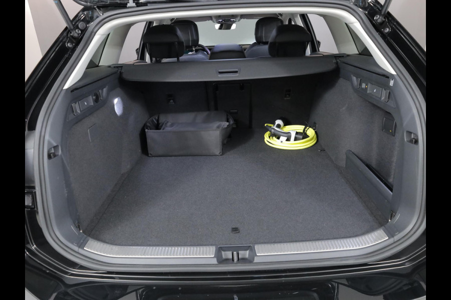 Volkswagen Passat Variant 1.5 eHybrid Business 204 PK PHEV | Navigatie | Trekhaak inklapbaar | Parkeer camera | Stoel- en stuurverwarming |