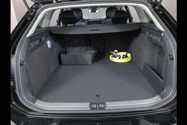 Volkswagen Passat Variant 1.5 eHybrid Business 204 PK PHEV | Navigatie | Trekhaak inklapbaar | Parkeer camera | Stoel- en stuurverwarming |