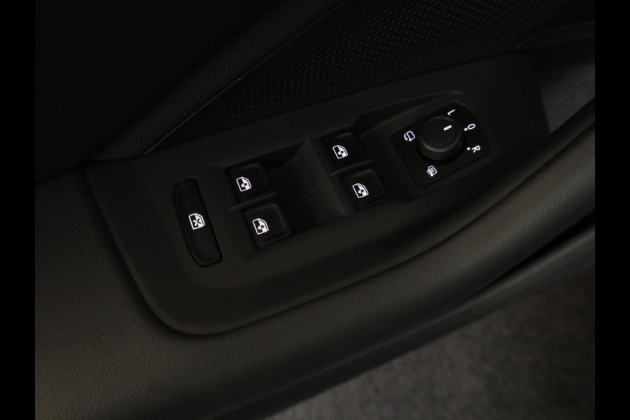 Volkswagen Passat Variant 1.5 eHybrid Business 204 PK PHEV | Navigatie | Trekhaak inklapbaar | Parkeer camera | Stoel- en stuurverwarming |