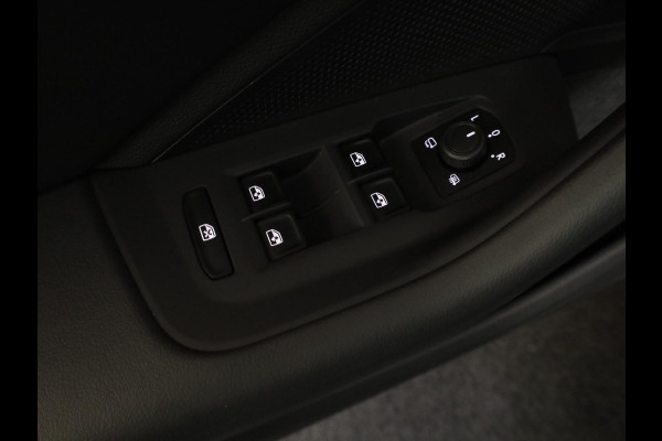 Volkswagen Passat Variant 1.5 eHybrid Business 204 PK PHEV | Navigatie | Trekhaak inklapbaar | Parkeer camera | Stoel- en stuurverwarming |