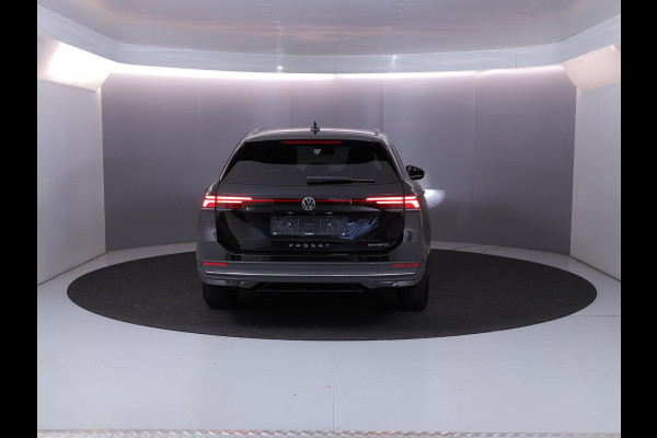 Volkswagen Passat Variant 1.5 eHybrid Business 204 PK PHEV | Navigatie | Trekhaak inklapbaar | Parkeer camera | Stoel- en stuurverwarming |