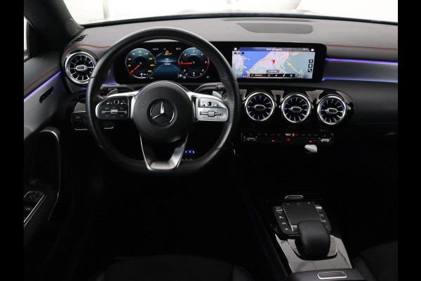 Mercedes-Benz CLA-Klasse 180d Business Solution AMG | Stoelverwarming | Carplay | Camera | Leder/Alcantara | Navigatie | Widescreen | Sfeerverlichting | Designo Mountaingrijs Magno