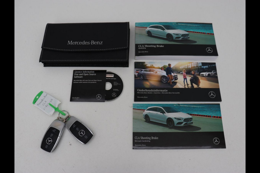 Mercedes-Benz CLA-Klasse 180d Business Solution AMG | Stoelverwarming | Carplay | Camera | Leder/Alcantara | Navigatie | Widescreen | Sfeerverlichting | Designo Mountaingrijs Magno