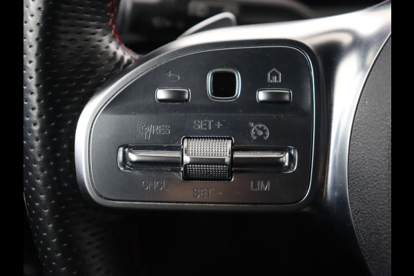 Mercedes-Benz CLA-Klasse 180d Business Solution AMG | Stoelverwarming | Carplay | Camera | Leder/Alcantara | Navigatie | Widescreen | Sfeerverlichting | Designo Mountaingrijs Magno