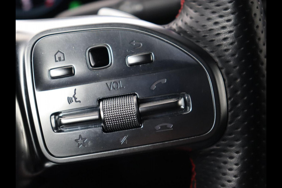 Mercedes-Benz CLA-Klasse 180d Business Solution AMG | Stoelverwarming | Carplay | Camera | Leder/Alcantara | Navigatie | Widescreen | Sfeerverlichting | Designo Mountaingrijs Magno