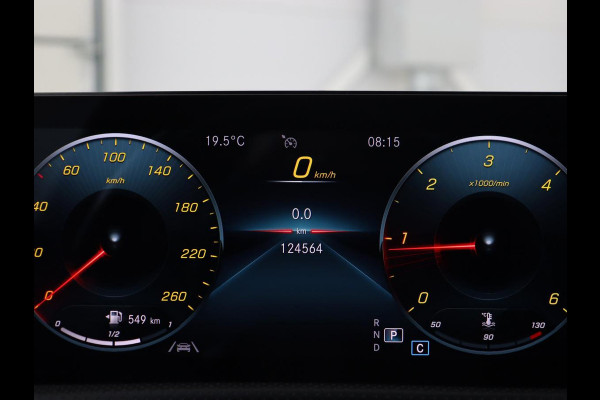 Mercedes-Benz CLA-Klasse 180d Business Solution AMG | Stoelverwarming | Carplay | Camera | Leder/Alcantara | Navigatie | Widescreen | Sfeerverlichting | Designo Mountaingrijs Magno