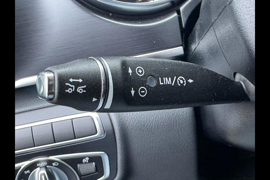 Mercedes-Benz Eqv 300 L2 Avantgarde Burmester 7 persoons Stoelkoeling Elektrische schuifdeuren Middenconsole