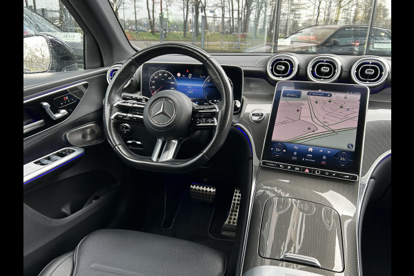 Mercedes-Benz GLC 300e AMG 4Matic // Panorama dak // Burmester // Memory // 360 Camera // 20 inch // Treeplanken // Sfeerverlichting // Keyless