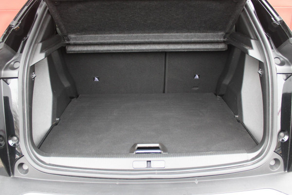 Peugeot 2008 1.2 100PK ALLURE PACK | CAMERA VOOR + ACHTER | NAVIGATIE | TREKHAAK | DRAADLOZE APPLE CARPLAY/ANDROID AUTO | DRAADLOZE TELEFOONLADER | CLIMATE CONTROL | LICHTMETALEN VELGEN 17" | ADAPTIVE CRUISE CONTROL | DAB+ RADIO | KEYLESS ENTRY/START | DODEHOEK DETECTIE |