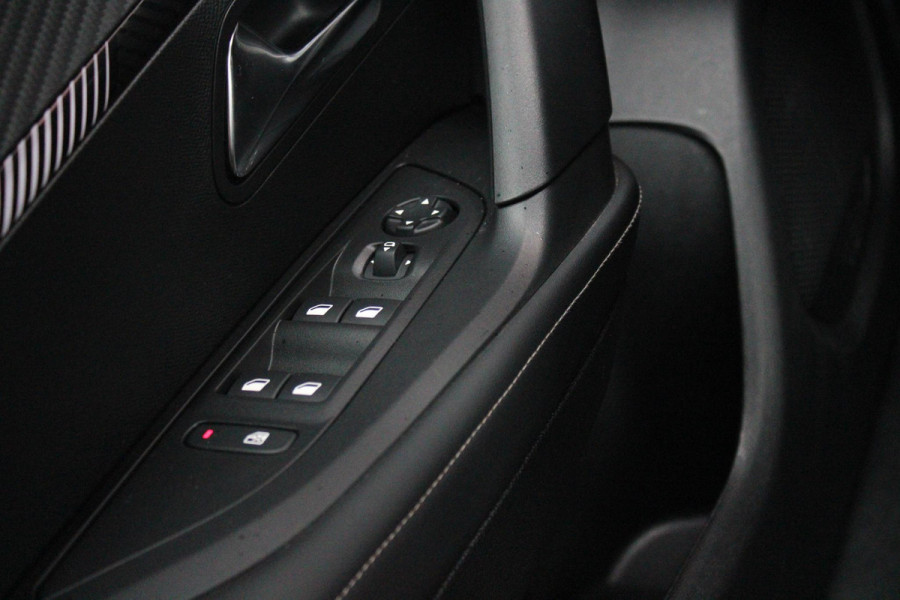 Peugeot 2008 1.2 100PK ALLURE PACK | CAMERA VOOR + ACHTER | NAVIGATIE | TREKHAAK | DRAADLOZE APPLE CARPLAY/ANDROID AUTO | DRAADLOZE TELEFOONLADER | CLIMATE CONTROL | LICHTMETALEN VELGEN 17" | ADAPTIVE CRUISE CONTROL | DAB+ RADIO | KEYLESS ENTRY/START | DODEHOEK DETECTIE |