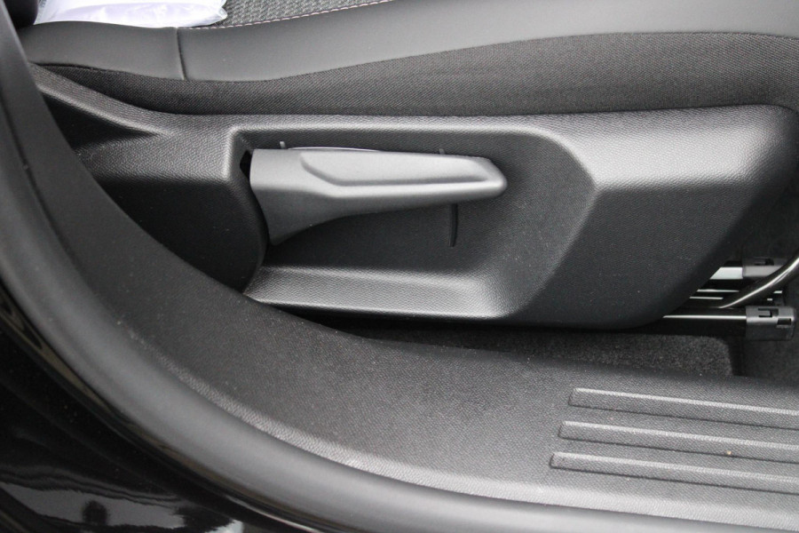 Peugeot 2008 1.2 100PK ALLURE PACK | CAMERA VOOR + ACHTER | NAVIGATIE | TREKHAAK | DRAADLOZE APPLE CARPLAY/ANDROID AUTO | DRAADLOZE TELEFOONLADER | CLIMATE CONTROL | LICHTMETALEN VELGEN 17" | ADAPTIVE CRUISE CONTROL | DAB+ RADIO | KEYLESS ENTRY/START | DODEHOEK DETECTIE |