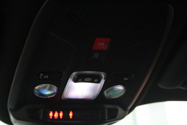 Peugeot 2008 1.2 100PK ALLURE PACK | CAMERA VOOR + ACHTER | NAVIGATIE | TREKHAAK | DRAADLOZE APPLE CARPLAY/ANDROID AUTO | DRAADLOZE TELEFOONLADER | CLIMATE CONTROL | LICHTMETALEN VELGEN 17" | ADAPTIVE CRUISE CONTROL | DAB+ RADIO | KEYLESS ENTRY/START | DODEHOEK DETECTIE |