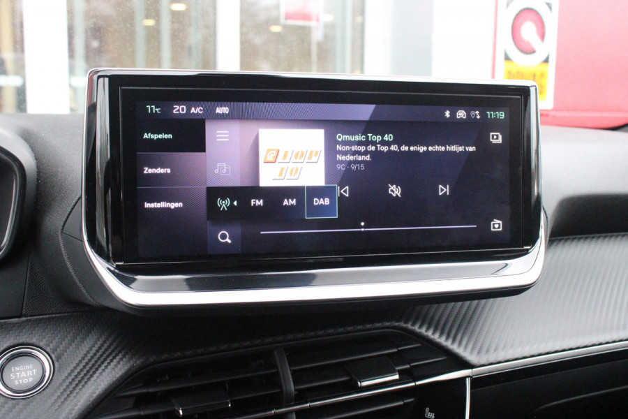 Peugeot 2008 1.2 100PK ALLURE PACK | CAMERA VOOR + ACHTER | NAVIGATIE | TREKHAAK | DRAADLOZE APPLE CARPLAY/ANDROID AUTO | DRAADLOZE TELEFOONLADER | CLIMATE CONTROL | LICHTMETALEN VELGEN 17" | ADAPTIVE CRUISE CONTROL | DAB+ RADIO | KEYLESS ENTRY/START | DODEHOEK DETECTIE |