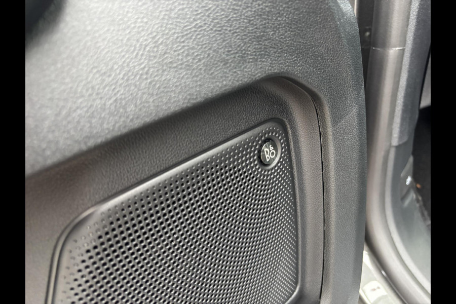 Ford Kuga 2.5 PHEV Sound Edition | SCI | 243pk | Ford Voorraad | Panorama Dak | 20 inch Lichtmetaal | Winterpack | Matrix LED | Driver Assistance Pack