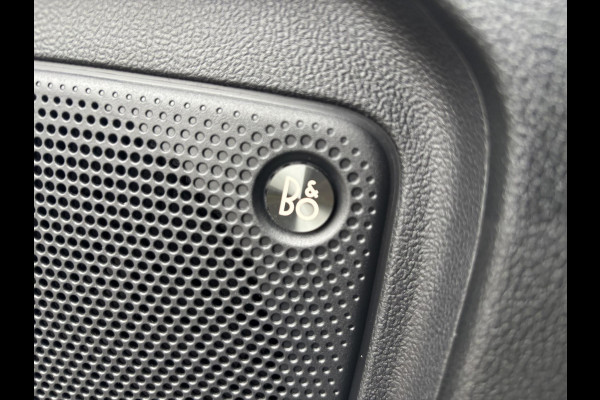 Ford Kuga 2.5 PHEV Sound Edition | SCI | 243pk | Ford Voorraad | Panorama Dak | 20 inch Lichtmetaal | Winterpack | Matrix LED | Driver Assistance Pack