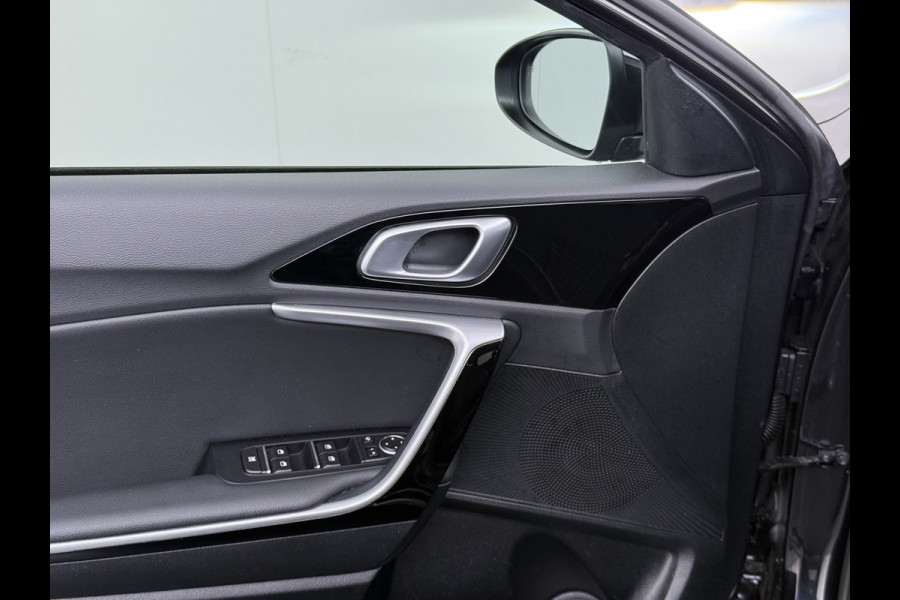 Kia Ceed Sportswagon 1.0T-GDi MHEV Automaat Facelift Navi Ecc Camera Apple Carplay Android Auto Pdc Stoel+Stuurverwarming DynamicPlusLine Elek.Achterklep Lane Assist Dodehoek Assist Regen-Lichtsensor Privacy Glas Isofix 1e Eigenaar Origineel Nederlandse Auto Dealeronderhouden