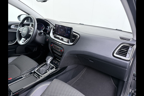 Kia Ceed Sportswagon 1.0T-GDi MHEV Automaat Facelift Navi Ecc Camera Apple Carplay Android Auto Pdc Stoel+Stuurverwarming DynamicPlusLine Elek.Achterklep Lane Assist Dodehoek Assist Regen-Lichtsensor Privacy Glas Isofix 1e Eigenaar Origineel Nederlandse Auto Dealeronderhouden
